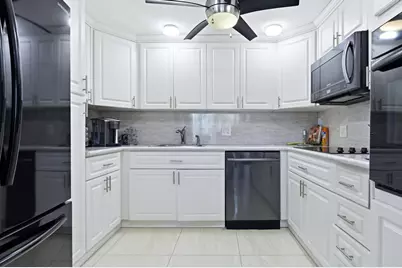 213 Wellington E, West Palm Beach, FL 33417 - Photo 9