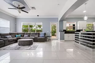 658 Cresta Cir, West Palm Beach, FL 33413 - Photo 9