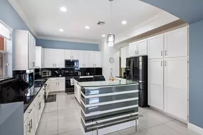 658 Cresta Circle, West Palm Beach, FL 33413 - Photo 11