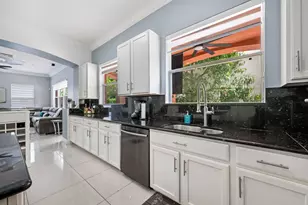 658 Cresta Cir, West Palm Beach, FL 33413 - Photo 15