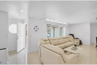 2298 NE 2nd Avenue, Boca Raton, FL 33431 - Photo 9