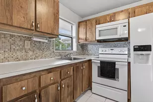 10444 NW 30th Ct, Sunrise, FL 33322 - Photo 7
