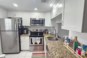 9235 Lagoon Pl, Davie, FL 33324 - Photo 9