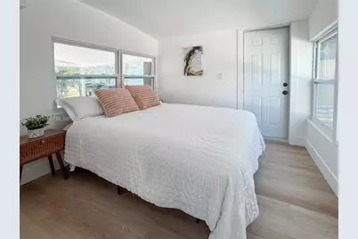 953 NE 37th Street, Oakland Park, FL 33334 - Photo 5
