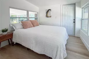 953 NE 37th St, Oakland Park, FL 33334 - Photo 5