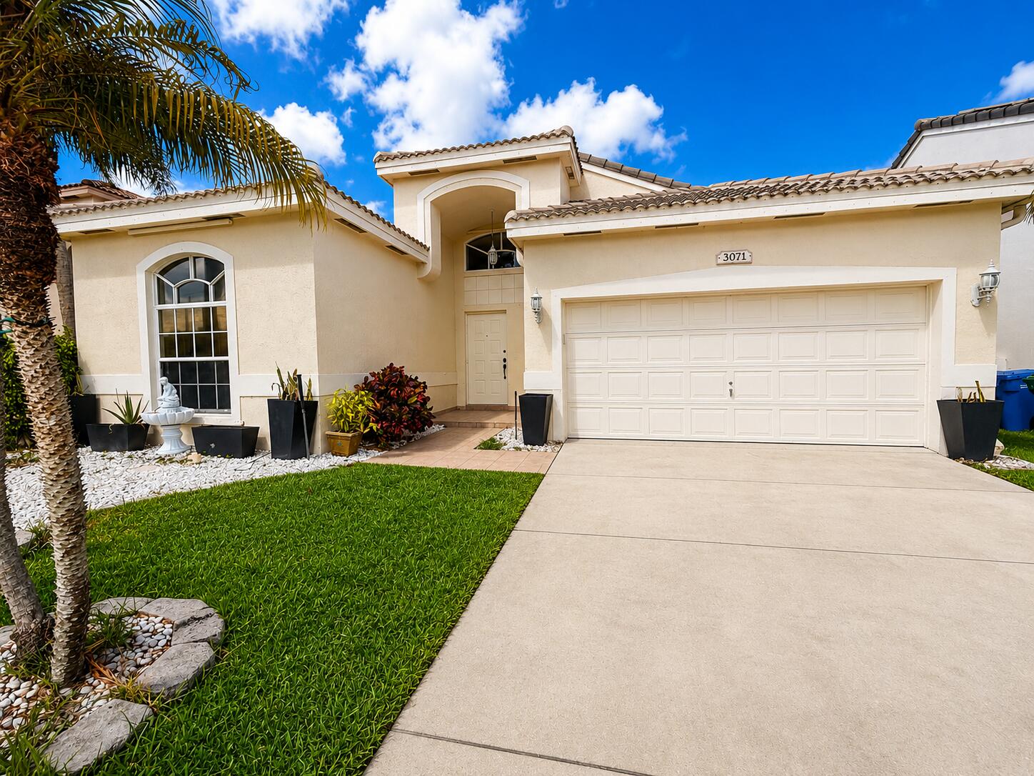 3071 Dogwood Ln main architectural view