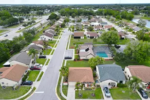 2242 SE Breckenridge Cir, Port Saint Lucie, FL 34952 - Photo 33