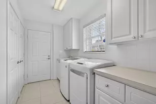 8093 Montserrat Pl, Wellington, FL 33414 - Photo 9