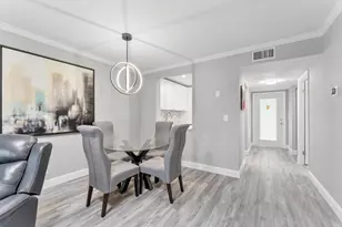 118 Lake Constance Dr, West Palm Beach, FL 33411 - Photo 9