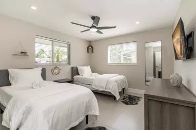 300 SE 8th Court, Pompano Beach, FL 33060 - Photo 17
