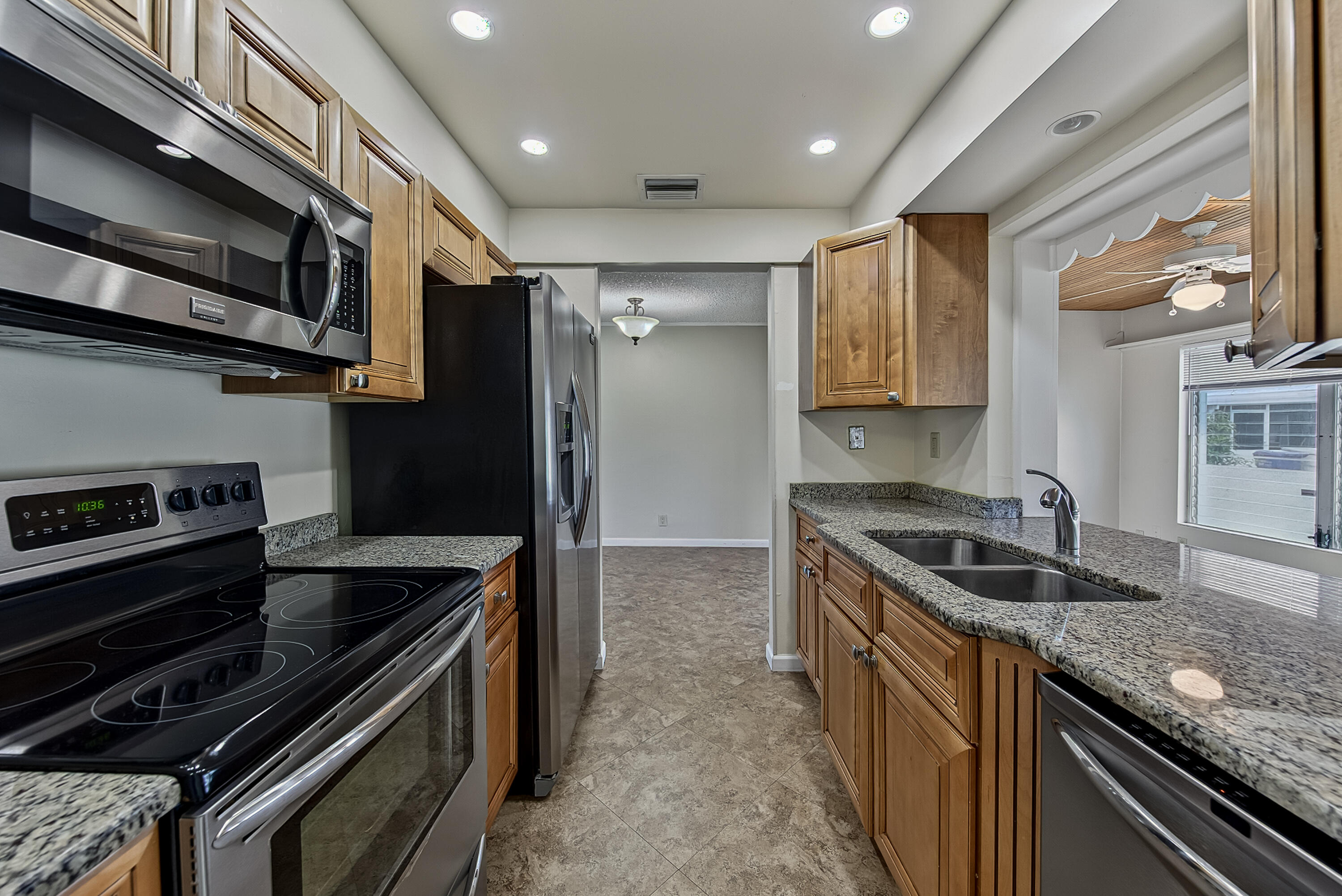 2581 E Golf Blvd main architectural view