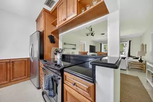 262 SE Monterey Ave, Stuart, FL 34996 - Photo 35