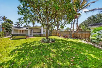 262 SE Monterey Avenue, Stuart, FL 34996 - Photo 15