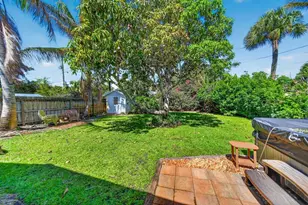 262 SE Monterey Ave, Stuart, FL 34996 - Photo 17