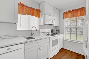 1370 SE Rivergreen Cir, Port Saint Lucie, FL 34952 - Photo 11