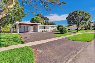 1013 SE 14th Court, Deerfield Beach, FL 33441 - Photo 11
