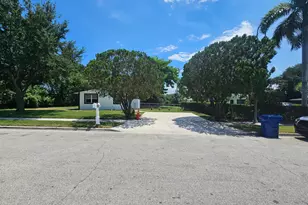 1605 W 10th St, Riviera Beach, FL 33404 - Photo 3