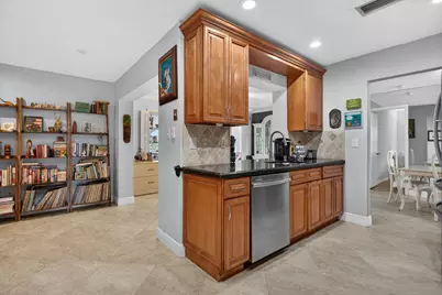 7306 NW 94th Way, Tamarac, FL 33321 - Photo 9