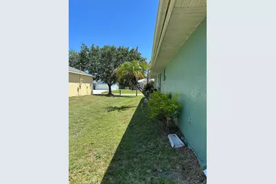 2301 SE Mariola Avenue SE, Port Saint Lucie, FL 34952 - Photo 7
