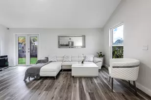 10117 Mikado Ln, Royal Palm Beach, FL 33411 - Photo 5
