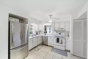 10222 Pine Dr, Boynton Beach, FL 33437 - Photo 9