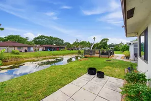 10222 Pine Dr, Boynton Beach, FL 33437 - Photo 19