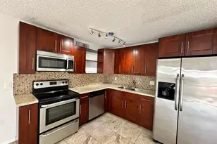 637 Executive Center Dr, West Palm Beach, FL 33401 - Photo 7