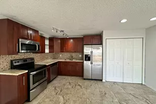 637 Executive Center Dr, West Palm Beach, FL 33401 - Photo 9