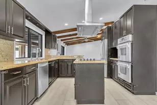 1083 NW 97th Ave, Plantation, FL 33322 - Photo 9