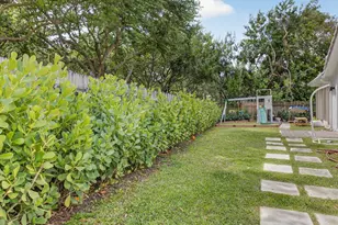 2402 NW 30th St, Boca Raton, FL 33431 - Photo 23