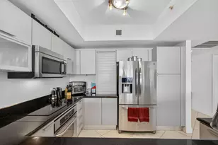 2640 Lake Shore Dr, Riviera Beach, FL 33404 - Photo 7