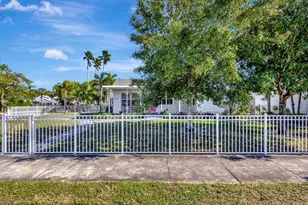 736 Rockland Dr, West Palm Beach, FL 33405 - Photo 9