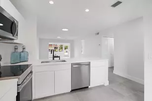 737 Nantucket Cir, Lake Worth, FL 33467 - Photo 1