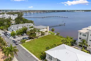 39 SE Seminole St, Stuart, FL 34994 - Photo 1