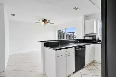 6733 Bayfront Drive, Margate, FL 33063 - Photo 17