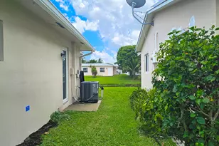 7180 NW 10th Ct, Margate, FL 33063 - Photo 9
