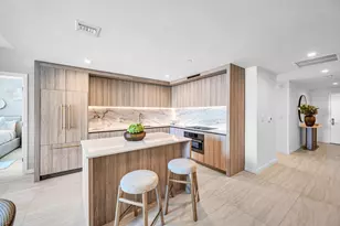 77 SE 5th St, Miami, FL 33131 - Photo 29
