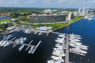 136 Lakeshore Dr, North Palm Beach, FL 33408 - Photo 1