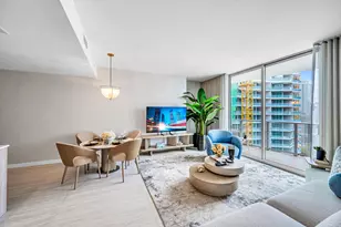 77 SE 5th St, Miami, FL 33131 - Photo 11