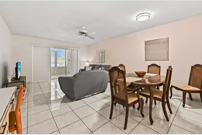 701 Lori Drive #202, Palm Springs, FL 33461 - Photo 5