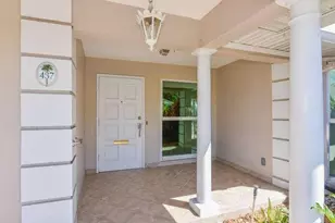 437 French Royale Cir, Atlantis, FL 33462 - Photo 5