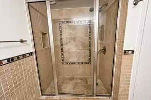 600 NE 36th St, Miami, FL 33137 - Photo 11