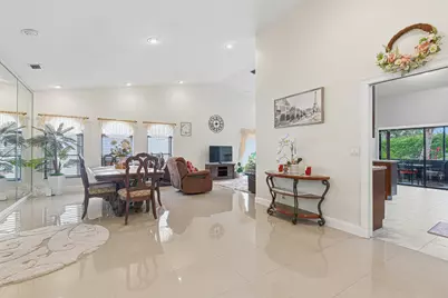 7040 Golf Pointe Circle, Tamarac, FL 33321 - Photo 9