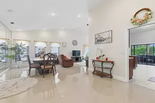 7040 Golf Pointe Cir, Tamarac, FL 33321 - Photo 9