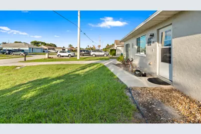 386 SE Oakridge Drive, Port Saint Lucie, FL 34984 - Photo 3