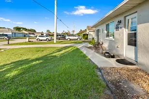 386 SE Oakridge Dr, Port Saint Lucie, FL 34984 - Photo 3