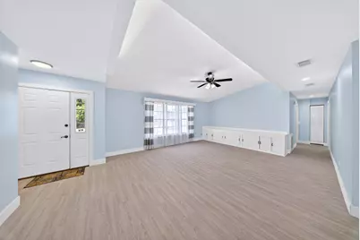 662 SE Essex Drive, Port Saint Lucie, FL 34984 - Photo 9