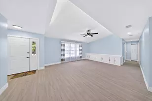 662 SE Essex Dr, Port Saint Lucie, FL 34984 - Photo 9