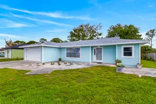 662 SE Essex Dr, Port Saint Lucie, FL 34984 - Photo 1