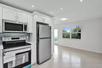 1112 Oakridge #1112, Deerfield Beach, FL 33442 - Photo 5